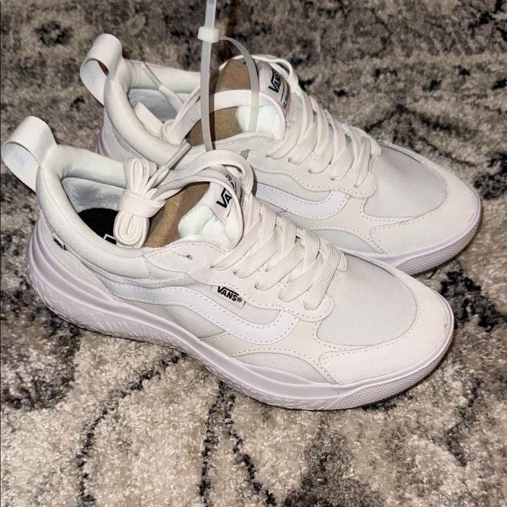 •VANS•NWT CLASSIC TRUE WHITE ULTRARANGE NEO VR3 LACE UP SNEAKERS SIZE 8 (UNISEX) - Picture 6 of 12